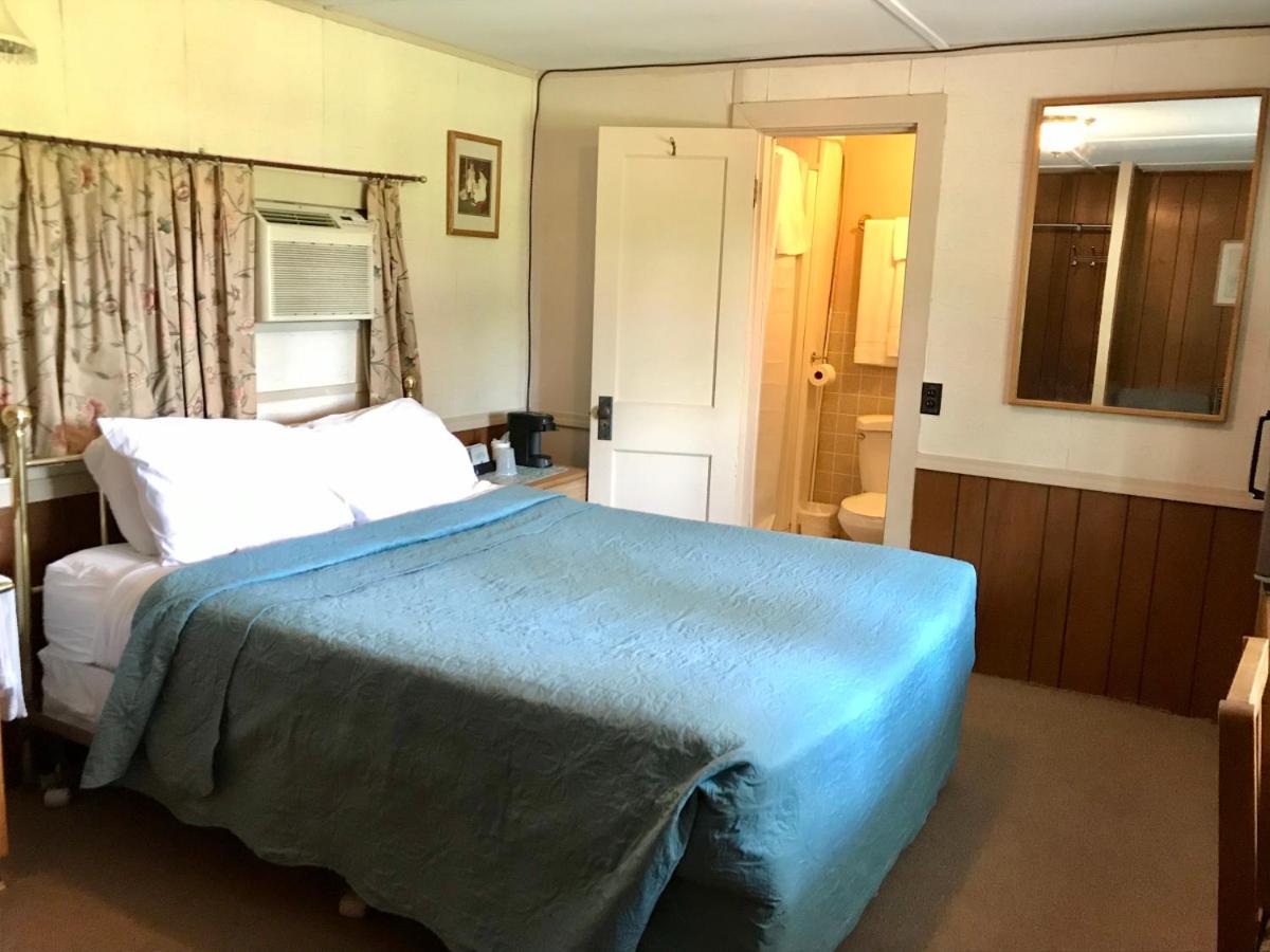 Chamber Lane Motel Round Lake Екстер'єр фото