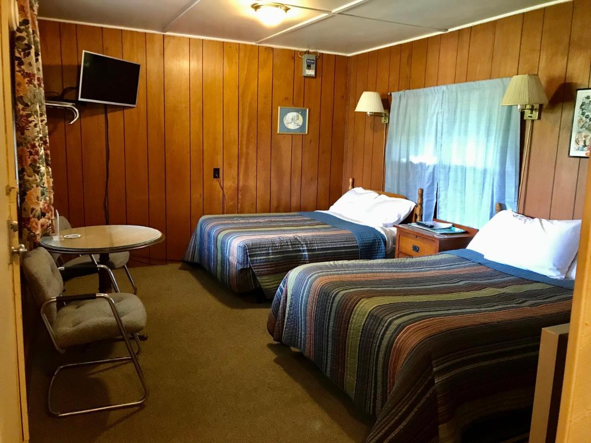 Chamber Lane Motel Round Lake Екстер'єр фото