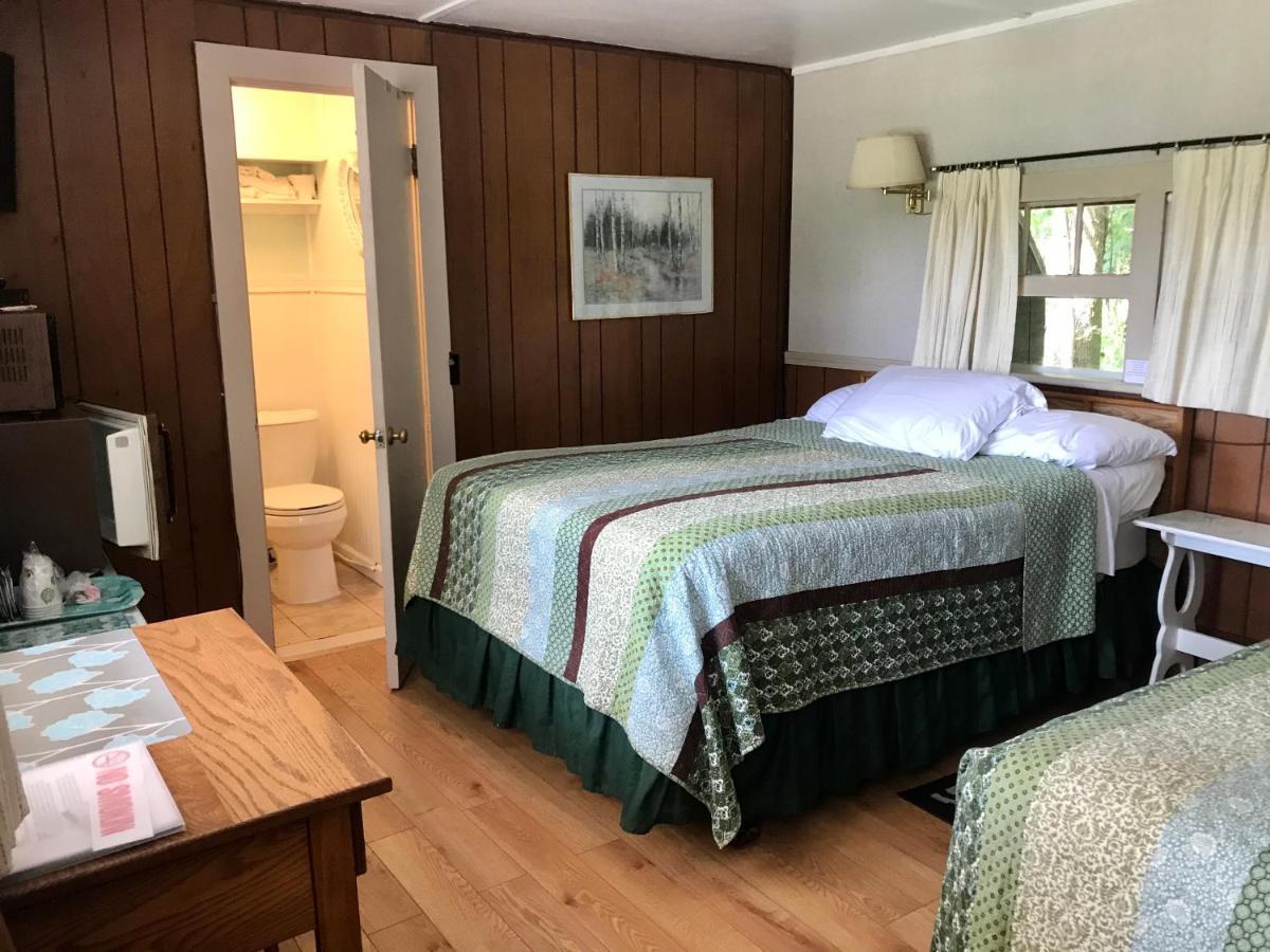 Chamber Lane Motel Round Lake Екстер'єр фото