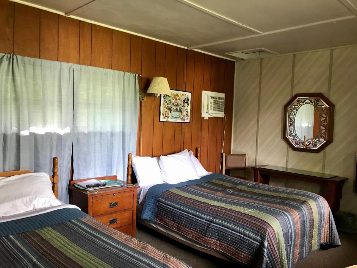 Chamber Lane Motel Round Lake Екстер'єр фото