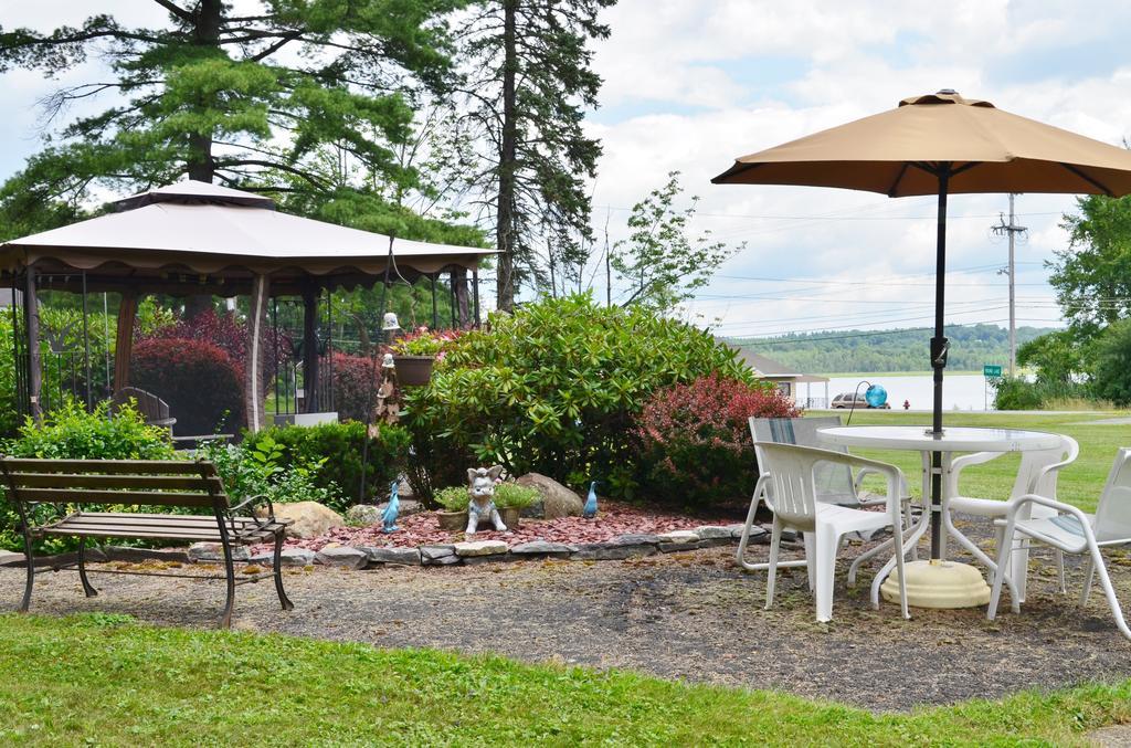 Chamber Lane Motel Round Lake Екстер'єр фото