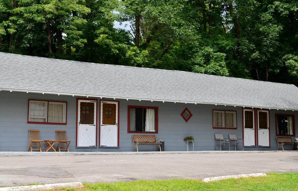 Chamber Lane Motel Round Lake Екстер'єр фото