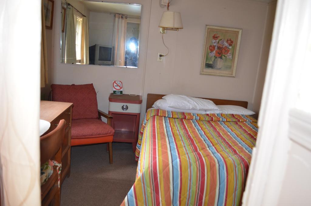 Chamber Lane Motel Round Lake Екстер'єр фото