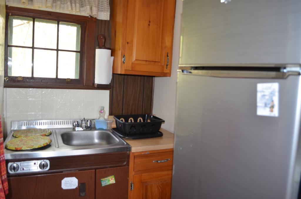 Chamber Lane Motel Round Lake Екстер'єр фото