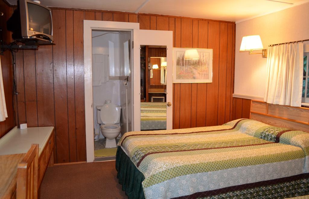 Chamber Lane Motel Round Lake Номер фото