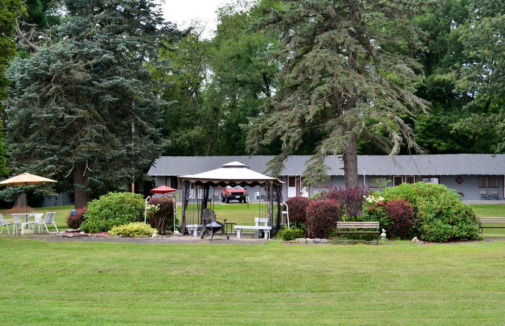 Chamber Lane Motel Round Lake Екстер'єр фото