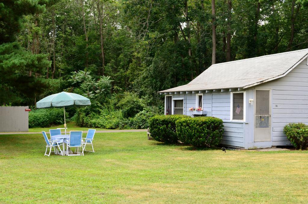 Chamber Lane Motel Round Lake Екстер'єр фото