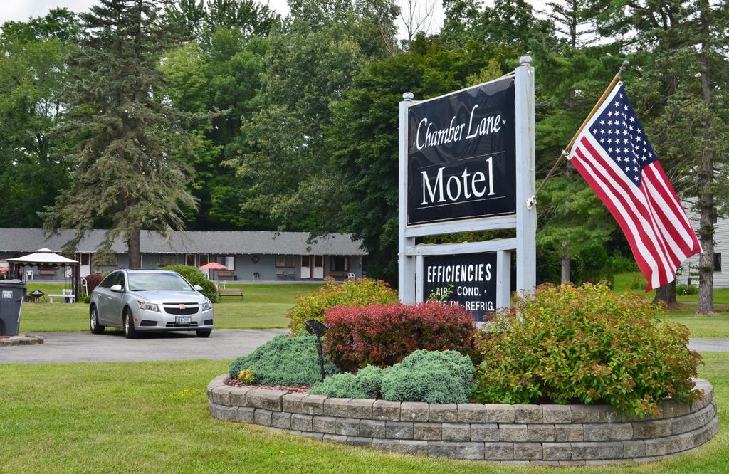 Chamber Lane Motel Round Lake Екстер'єр фото