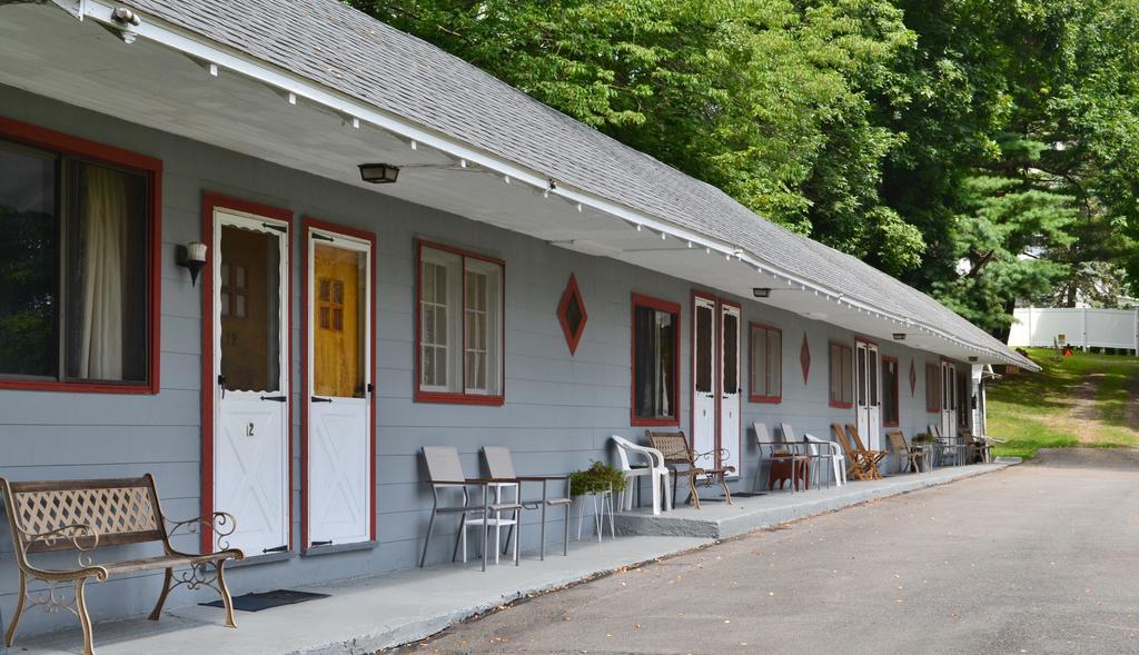 Chamber Lane Motel Round Lake Екстер'єр фото