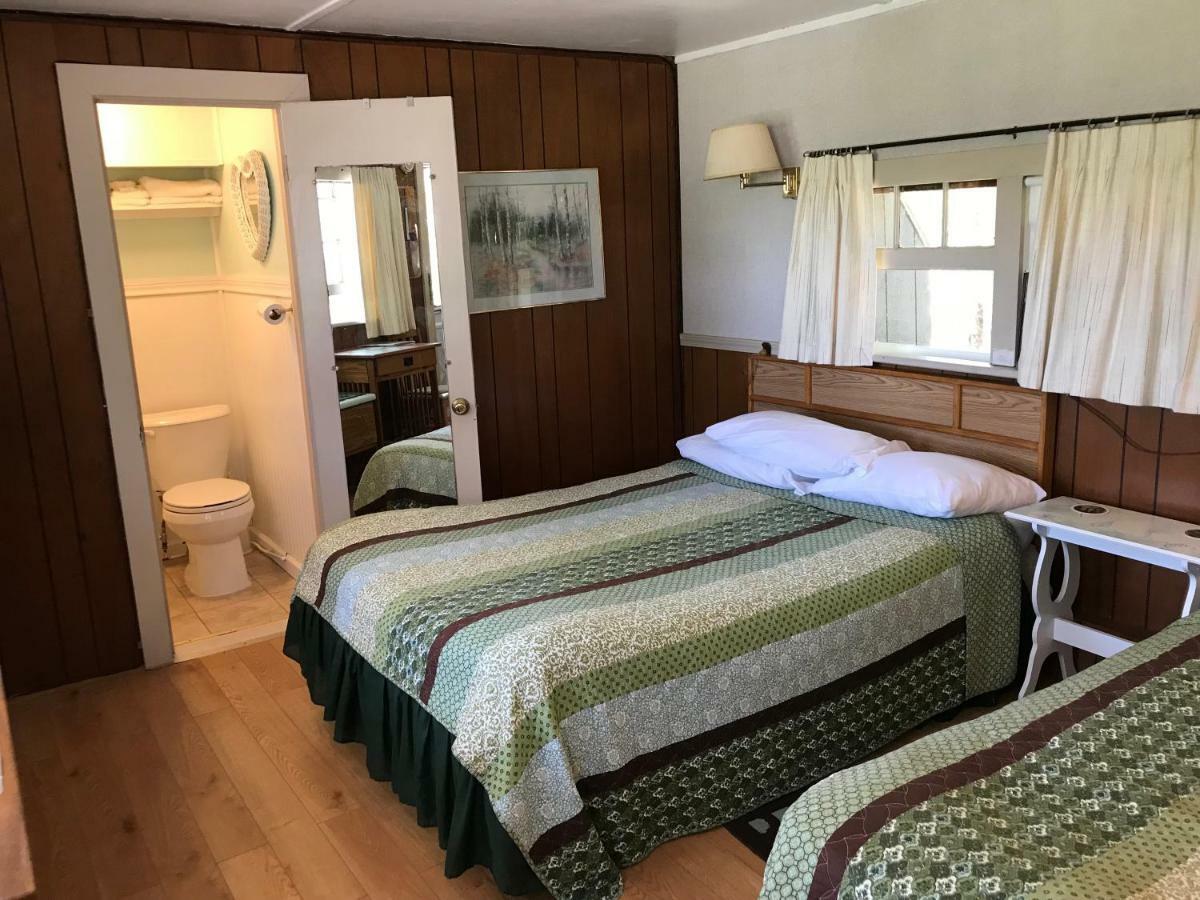 Chamber Lane Motel Round Lake Екстер'єр фото